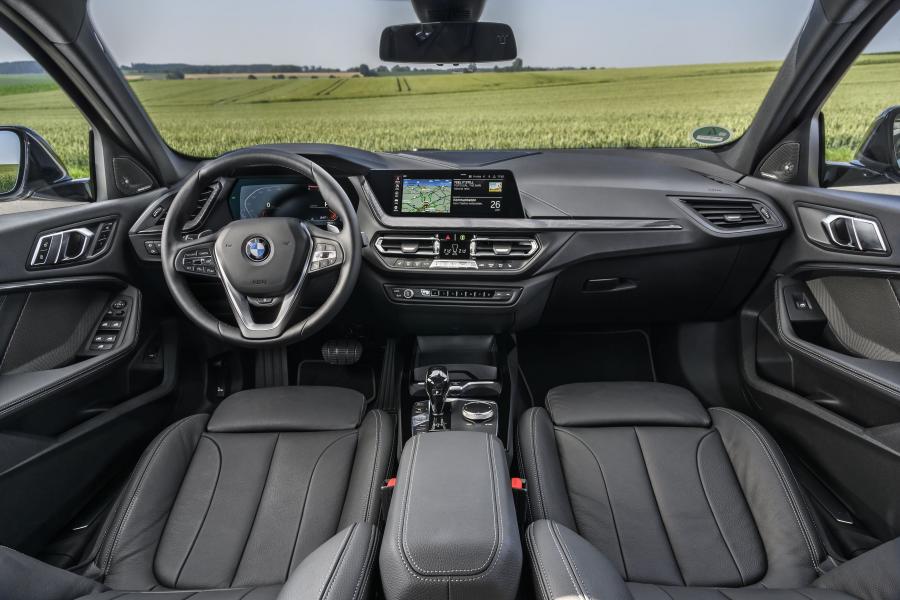 Торпедо BMW 118d Sportline (F40) 2019 года  (WW) (фото 51 из 89)